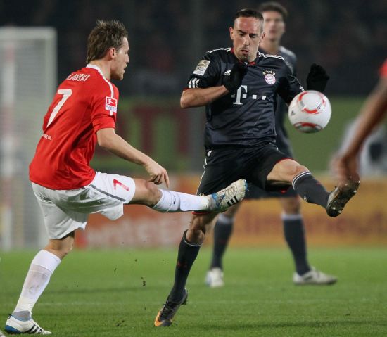 力求在客场 力求在客场