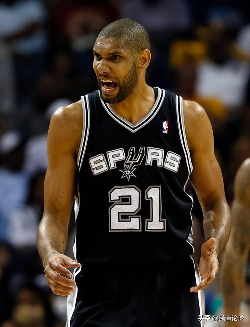 人呈扇形围 人呈扇形围